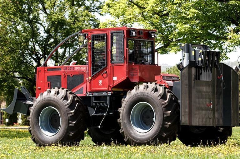 czerwony traktor